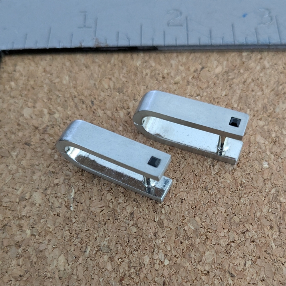 U-Shaped cufflinks with black square